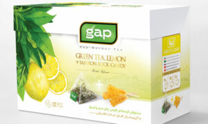 Zielona herbata z cytryną i kryształkami cukru szafranowego